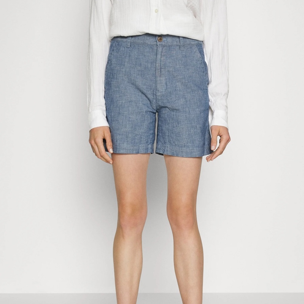 GAP 5” Girlfriend Khaki Chambray Cotton Shorts - Tall